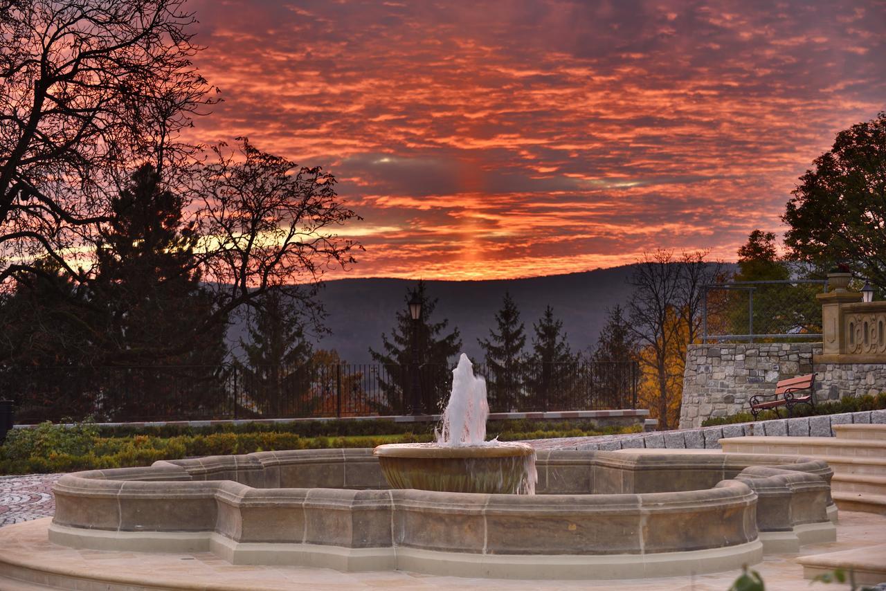 Galicia Nueva, Castle Hotel Łuczeniec Zewnętrze zdjęcie